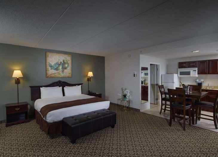 D. Hotel Suites & Spa Holyoke Szoba fotó